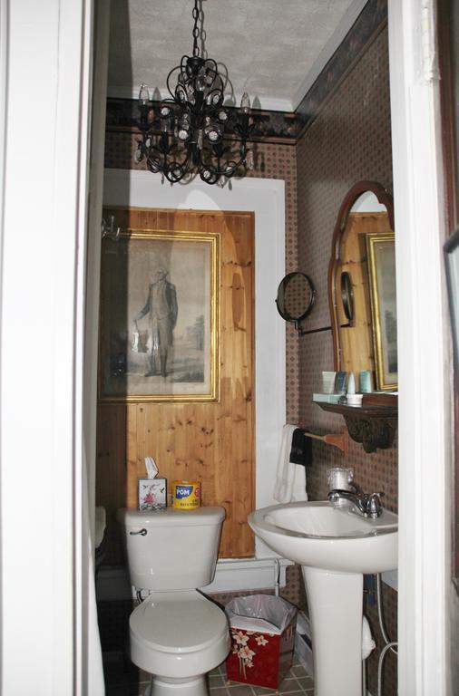 Bluefield Inn, A Select Registry Propery Room photo