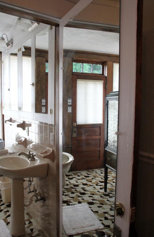 Bluefield Inn, A Select Registry Propery Room photo