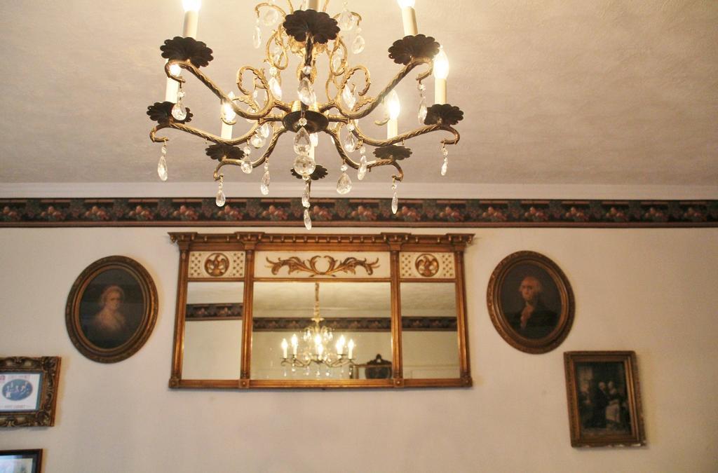 Bluefield Inn, A Select Registry Propery Room photo